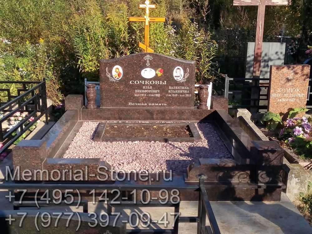 Цветник на могилу в Москве