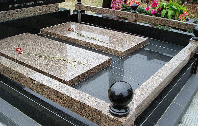 Надгробные плиты из гранита в Москве